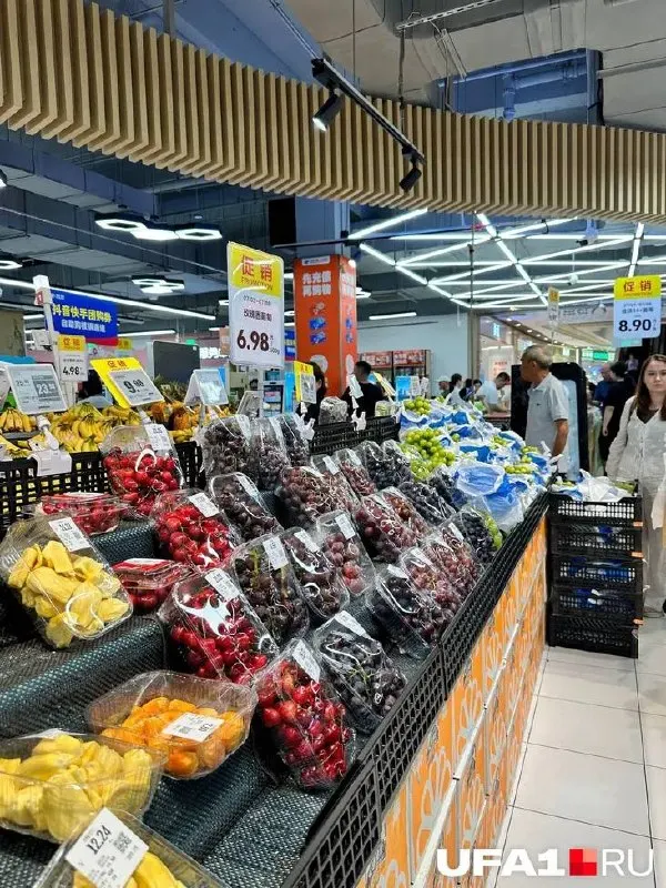 Студентка из Уфы провела месяц в Пекине и обнаружила, что базовые позиции питания — кофе, напитки, сэндвичи и столовая — обходятся там заметно дешевле, чем в родном городе.
