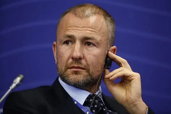 Бизнесмен Андрей Мельниченко выделил четыре возможных пути развития страны после окончания украинского конфликта — от усиления зависимости до распада или полной мобилизации, и объяснил, к каким последствиям каждый из них может привести.