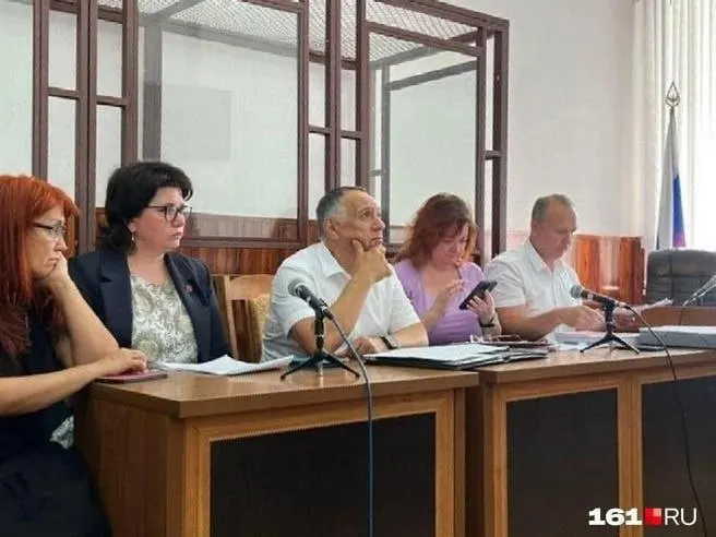 Суд 8 июля оставил в силе оправдательный приговор по делу об обрушении подъезда на Нариманова, 72/3. Жильцы поддержали Бережного; пострадавшие теперь могут требовать компенсации.