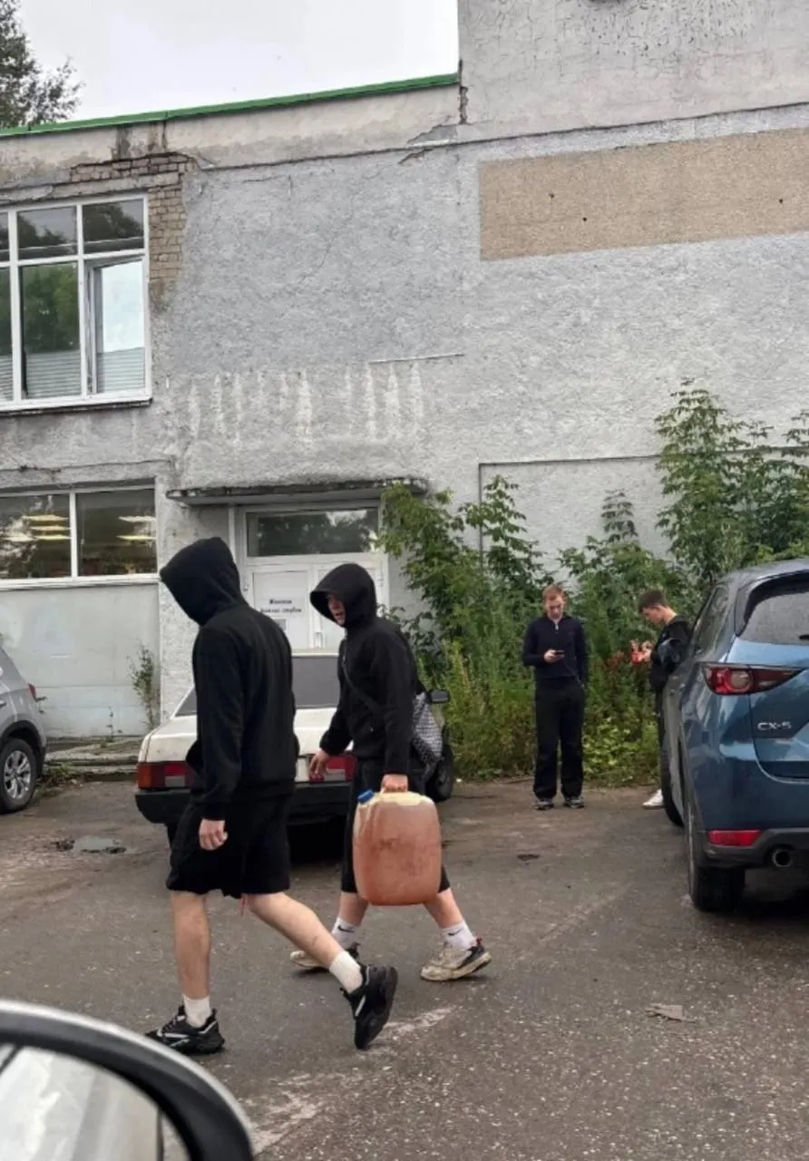 Жители Сормова жалуются, что ночью и днём из машин исчезает топливо: злоумышленники, по словам очевидцев, действуют нагло и перемещаются на легковых автомобилях.