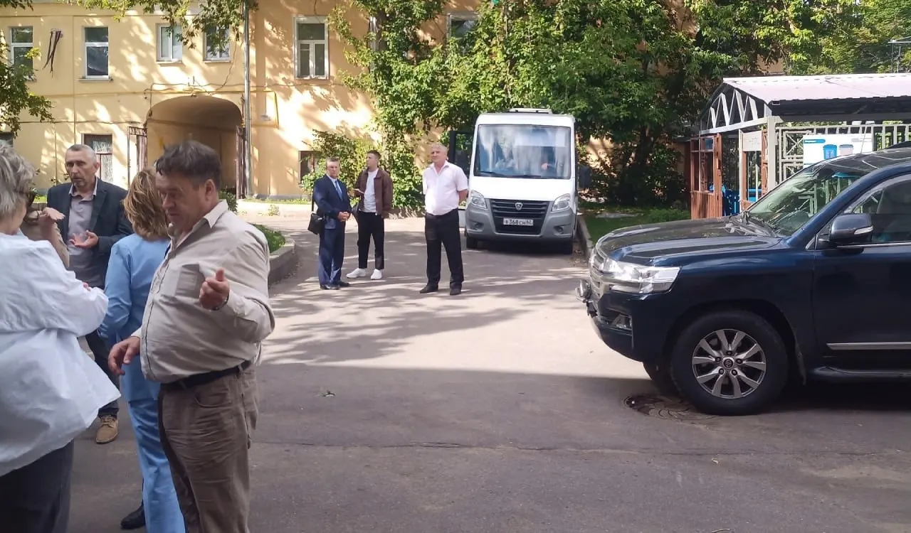 На пресс‑конференции рязанского отделения общества охраны памятников жители заявили, что ограничения охранной зоны мешают им регистрировать и ремонтировать дома, а на обсуждение проблемы якобы привезли провокаторов.