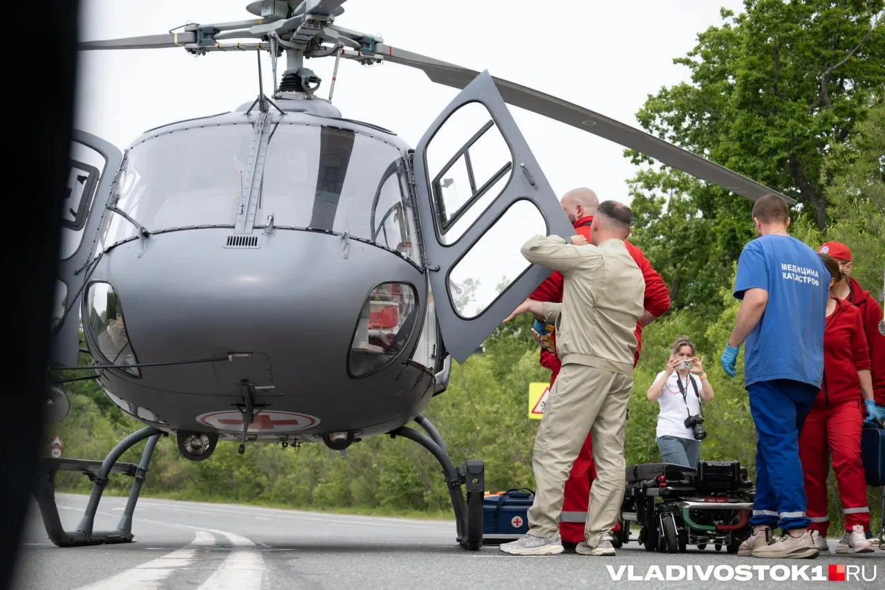 Робинсон R44, следивший за лесопожарной обстановкой, перестал выходить на связь 21 июня. В поисковой операции задействованы авиация и наземные группы, всего 51 человек.