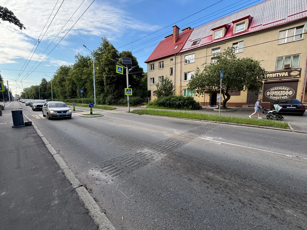 После демонтажа искусственных неровностей проехать по участку стало проще: водители отмечают сокращение пробок, хотя неровности устанавливались из соображений безопасности после серии ДТП.