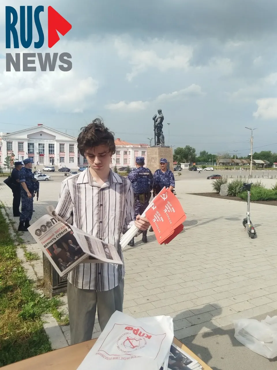 Организатор предвыборных пикетов коммунистов в Магнитогорске получил от прокуратуры предостережение о недопустимости «экстремистской» деятельности. Агитацию разрешили только на окраине, где акцию интенсивно охраняли силовики.