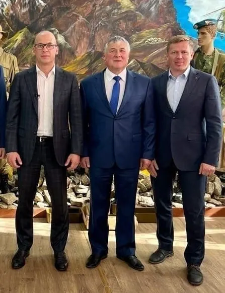 Гендиректор деревообрабатывающего предприятия подал заявление о досрочном прекращении депутатских полномочий. Проект постановления рассмотрят на сессии Госсовета Удмуртской Республики. Суд установил схему перечисления средств третьим лицам; депутата оштрафовали, он вину не признал.