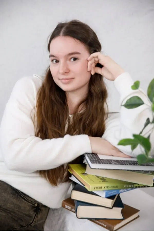 Выпускница Державинского лицея, готовившаяся два года, идеально сдала ЕГЭ по физике и планирует поступать в Петрозаводский государственный университет.