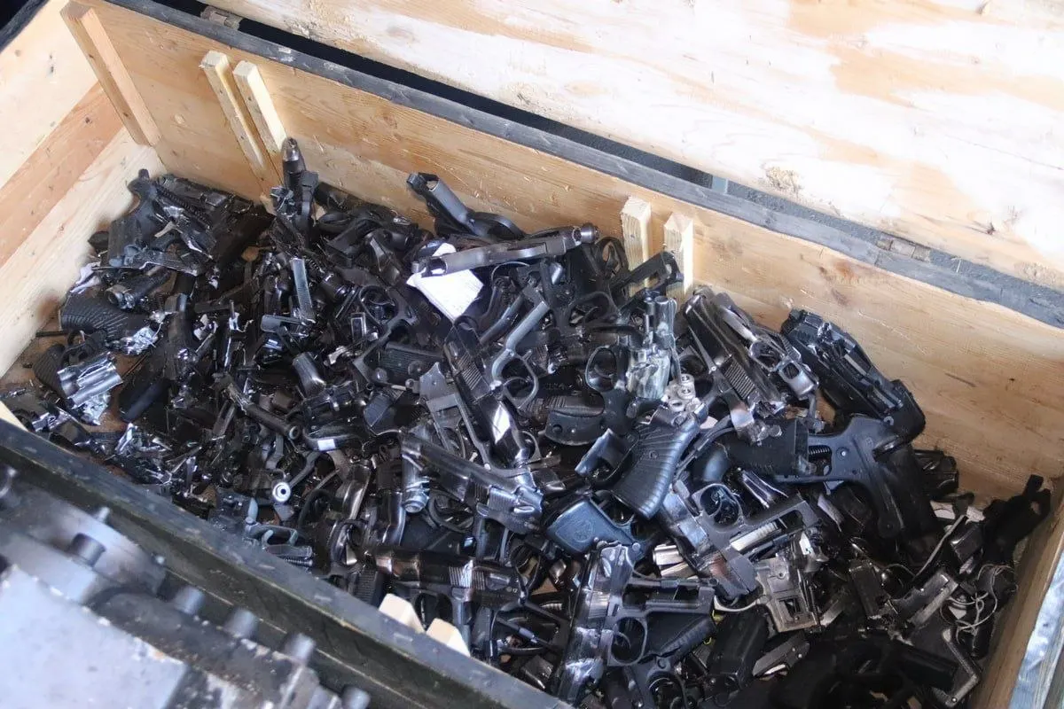 В регионе утилизировали 2 200 единиц оружия и 50 000 патронов; с начала года общее число уничтоженных стволов достигло около 4 000.