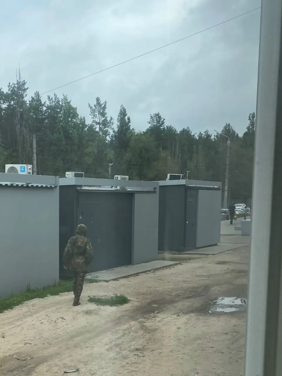 В Воронеже в магазине у парка Танаис конфликт из‑за немецкой нашивки на форме закончился тем, что один из участников достал пистолет и направил его на оппонента. Пострадавший обратился в полицию.