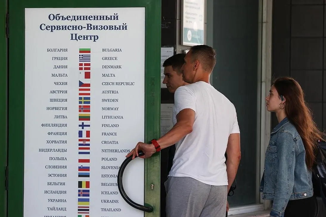 Посольство Словакии в России приняло решение: визовый центр не будет принимать заявления на шенгенские туристические визы в июле и августе.