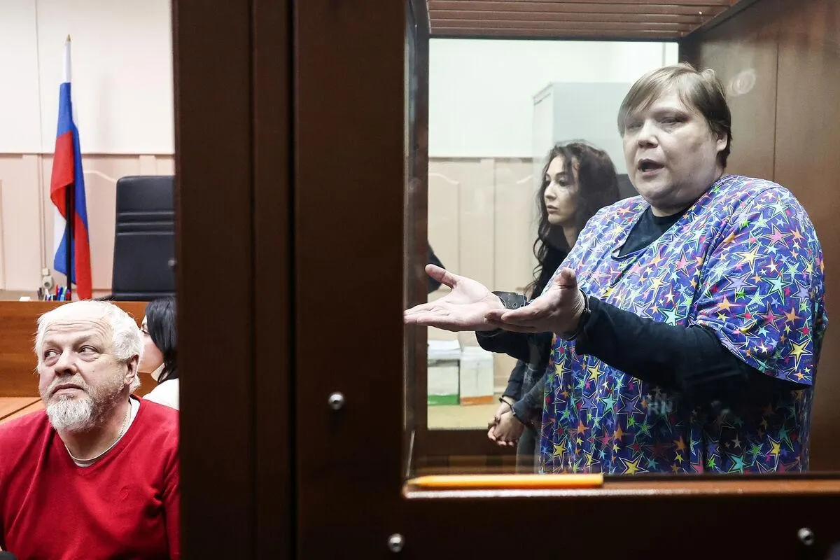 Журналистка и блогерка освободилась из колонии во Владимирской области. В 2023 году ей назначили пять лет по делу о вымогательстве, связанном с так называемыми «блоками негатива». Защита указывала на проблемы со здоровьем.