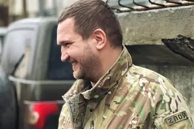 Игорь Пузик, которого обвиняли в отправке двух операторов беспилотников на фатальный штурм после их критики командования, назначен командиром 114-й отдельной мотострелковой бригады. Назначение последовало почти через год после проверки и вновь спровоцировало острые публичные дискуссии и судебные разбирательства.