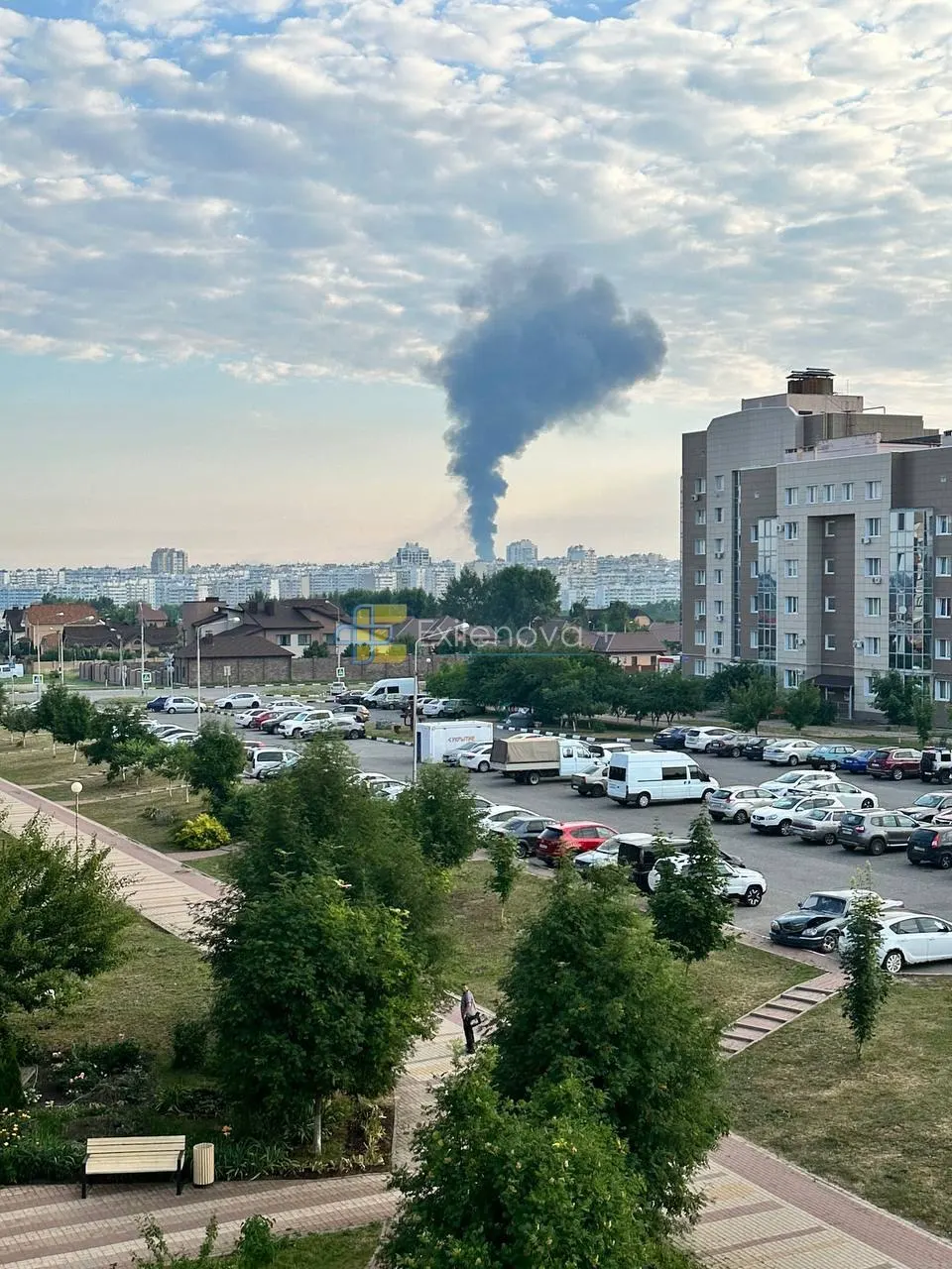 После ночного удара в Белгороде на ТЭЦ произошёл крупный пожар. Руководство региона заявляет о работах по восстановлению водо- и электроснабжения; жители жалуются на долгие перебои.