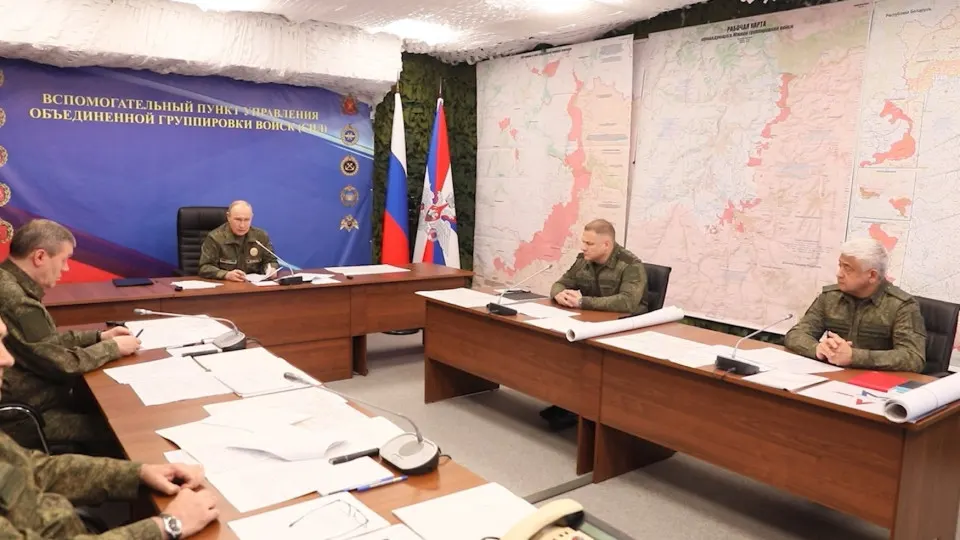 Во время совещания с военными президент распорядился выяснить степень вовлечённости иностранных «подстрекателей» в боевые действия и поручил продолжить массированные удары по инфраструктуре Украины для её дезорганизации.