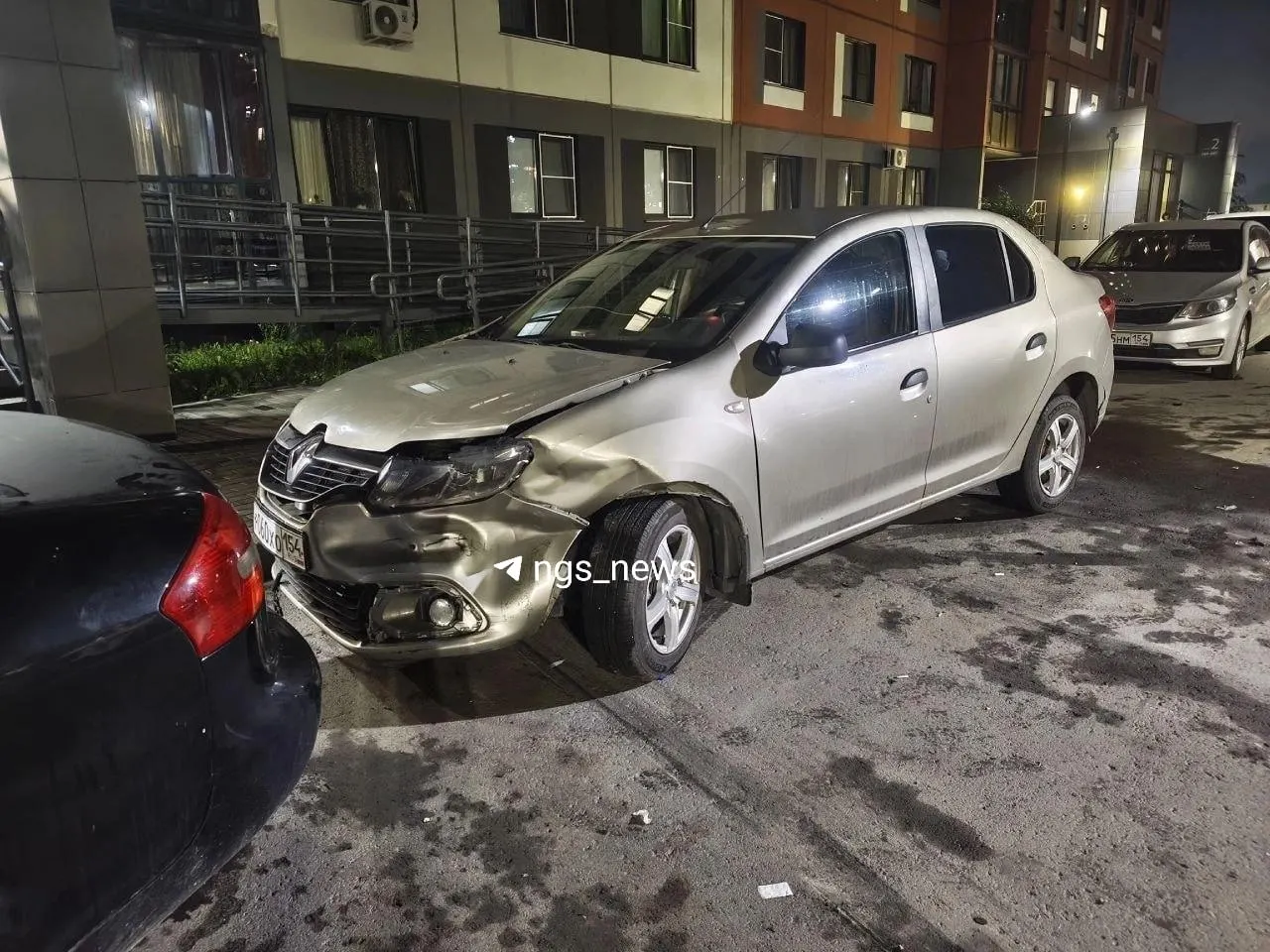В Новосибирске 40‑летняя водительница Mazda CX‑7 после вечеринке въехала в шесть припаркованных автомобилей. По данным очевидцев, никто не пострадал.