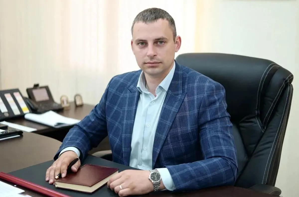 После вынесенного суда по делу о взятке бывший чиновник отправился на службу в СВО; место его пребывания неизвестно. В регионе арестованы несколько его бывших заместителей, разворачивается серия судебных процессов.