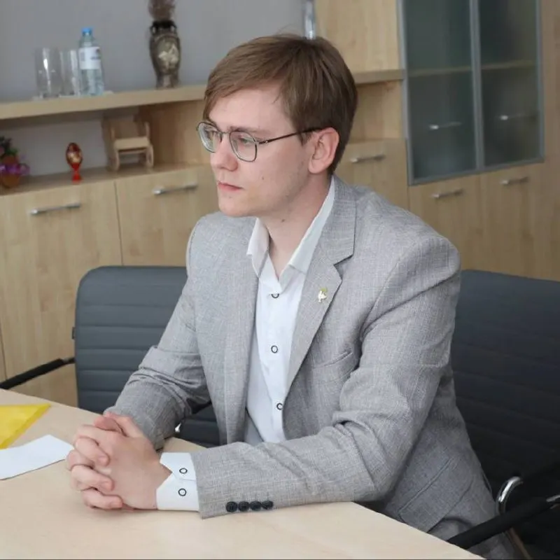Кандидат от партии «Яблоко» заявил, что его агитационные ролики не вышли в эфир, а каналы затягивают публикацию, требуя разрешения у избиркома.