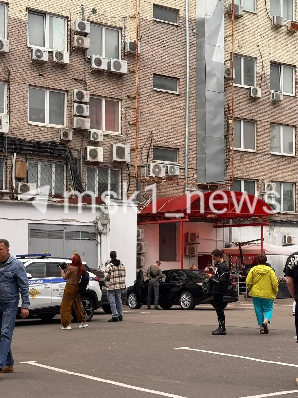 Силовики провели обыск, изъяли деньги и документы; камеры видеонаблюдения повреждены, остальные помещения работают в обычном режиме.