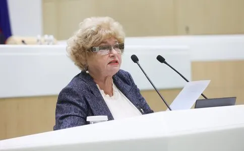 Действующий сенатор от Тувы Людмила Нарусова включена в список кандидатов в Совет Федерации, выдвигаемый главой республики перед выборами в 2026 году. В списке также значатся другие кандидаты — военнослужащий и уполномоченный по правам человека.