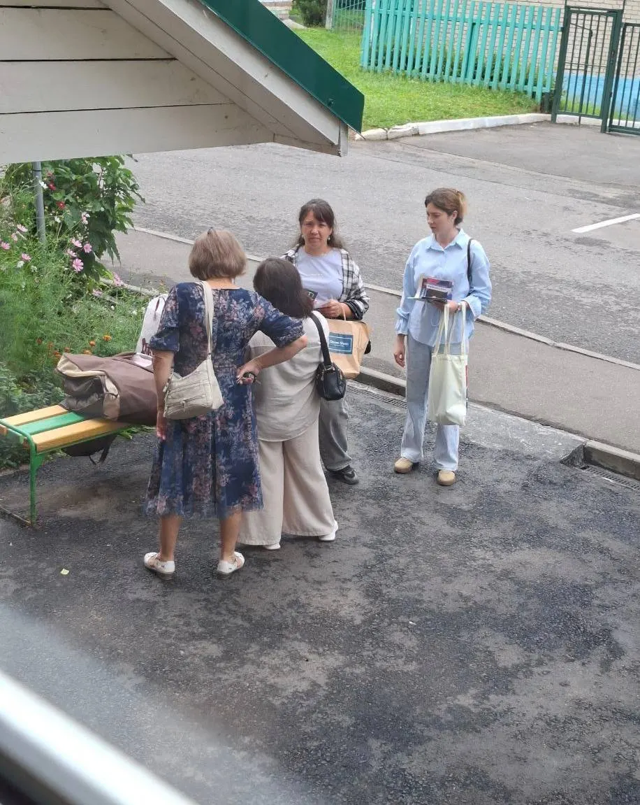 Сообщения о попытках давления на педагогов и вовлечении их в агитацию за партию власти и конкретного кандидата вызывают вопросы к этичности и порядку в учреждениях образования.