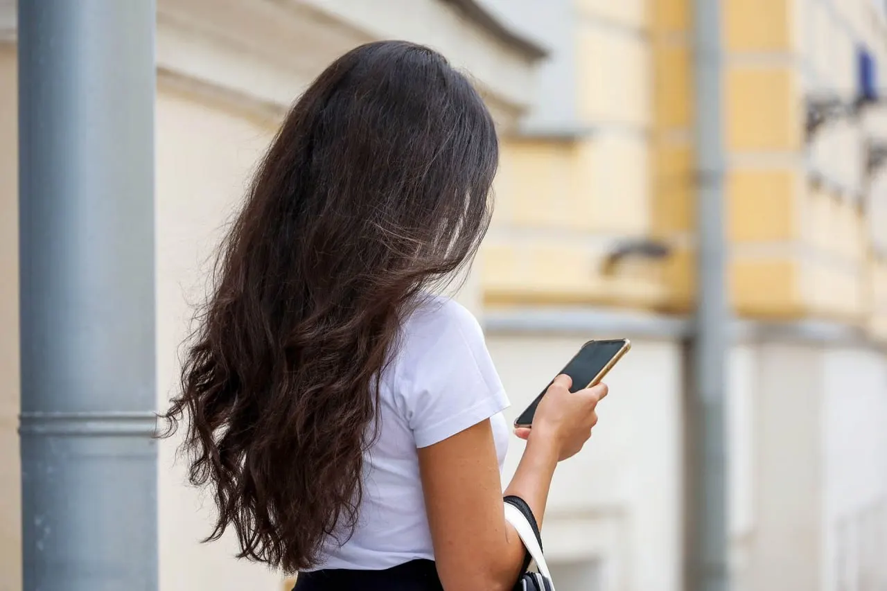 Инициатива может ограничить доступ подростков к онлайн‑сервисам через SMS‑авторизацию; решение зависит от уведомления родителей.