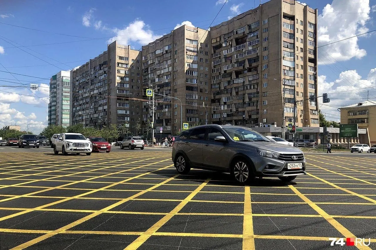 Новая дорожная разметка поможет упорядочить движение и снизить заторы, а камеры фиксируют нарушения.