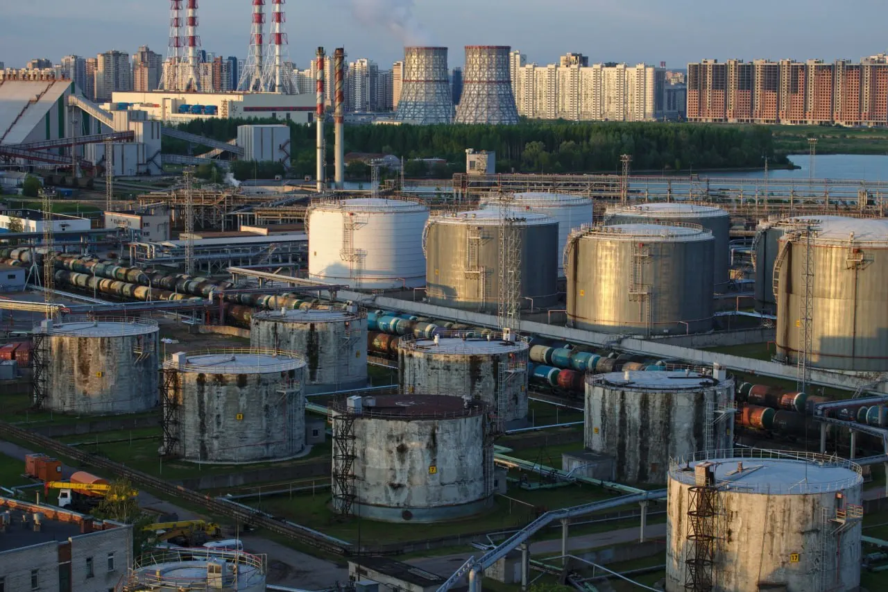 Иск Генпрокуратуры касается 45% акций Петербургского нефтяного терминала и может усилить разговор о возможной национализации объекта.