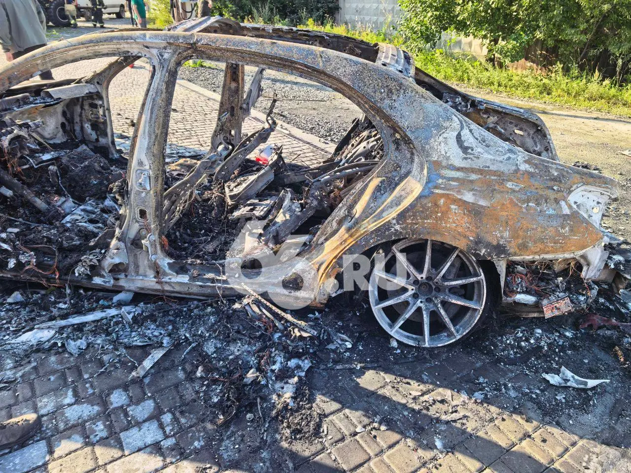 В пригороде Екатеринбурга произошло покушение на директора завода по выпуску FPV-дронов; пострадавший находится в реанимации, ведётся расследование.