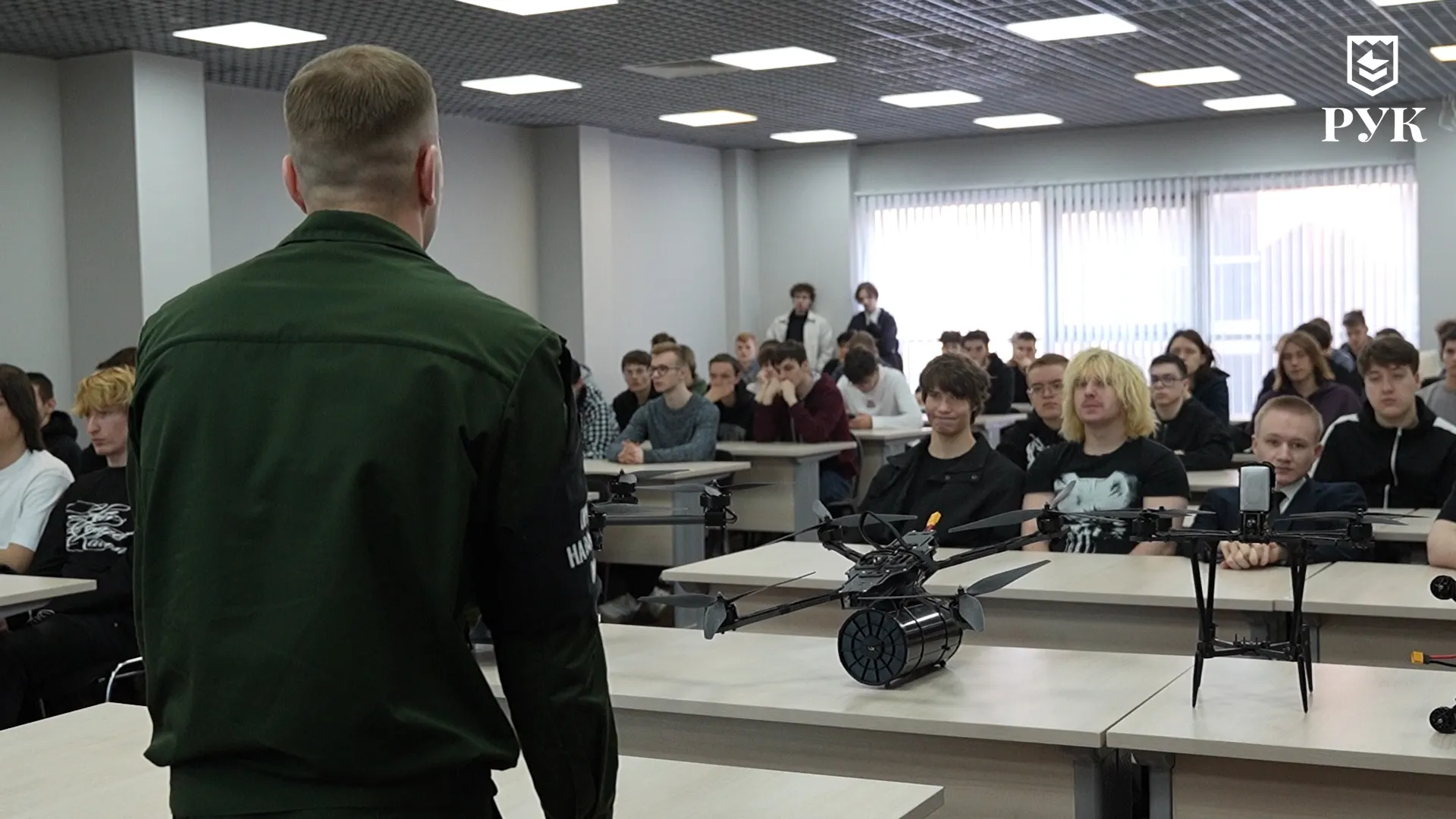 В расписания первых курсов медицинских факультетов появились дисциплины военно-прикладного направления; занятия проходят онлайн и охватывают основы военной подготовки.