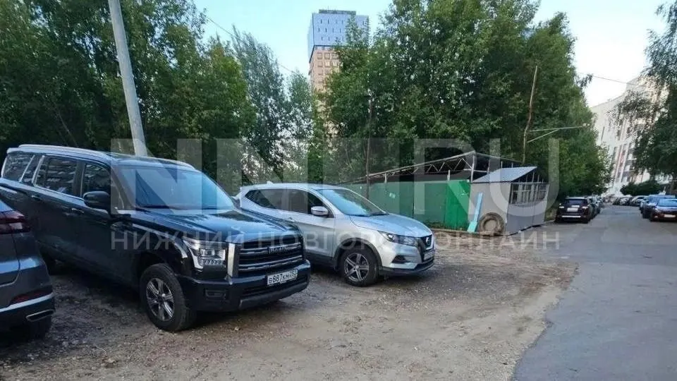 Жители региона получают штрафы за парковку на месте, где газона не существует, и требуют разбирательства.