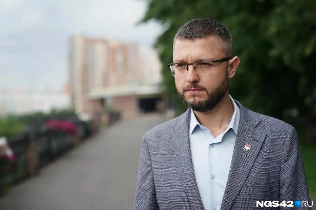35-летний Кирилл Безумов стал одним из самых молодых руководителей городских территориальных управлений; ранее занимал должности в Берёзовском и Кировском районах, имеет опыт работы на шахте и с несовершеннолетними.