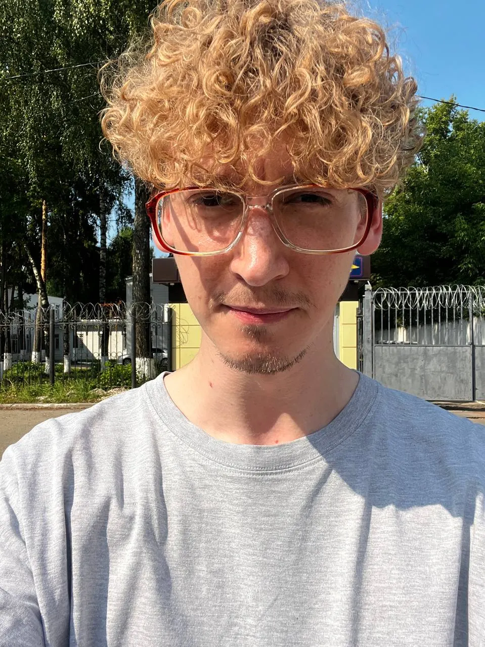 Константин Ларионов, лидер проекта «Штаб кандидатов», освободился после ареста за публикации в соцсетях.