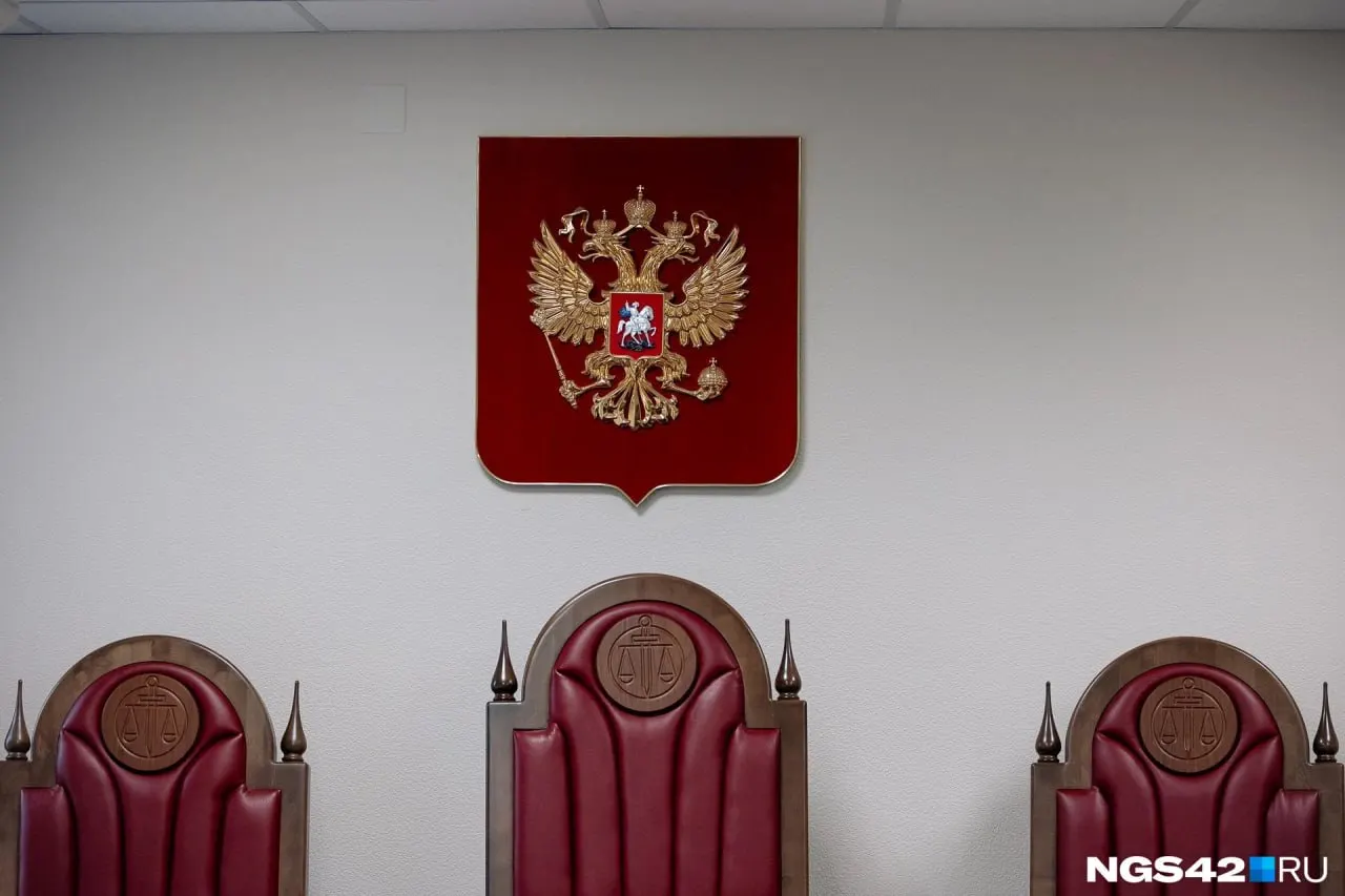Два жителя Юрги получили наказание за издевательства над похищенным 13-летним школьником и заражение его ВИЧ; ещё один фигурант дела погиб во время СВО.