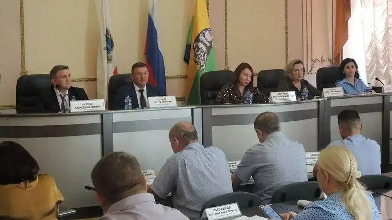 Егорова избрали единогласно на заседании депутатов. Он принял присягу и приступил к работе.