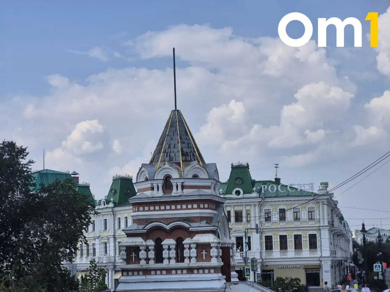 Демонтаж верхних элементов часовни на историческом участке города, предположительно связанный с реставрацией; причин пока не озвучивали.