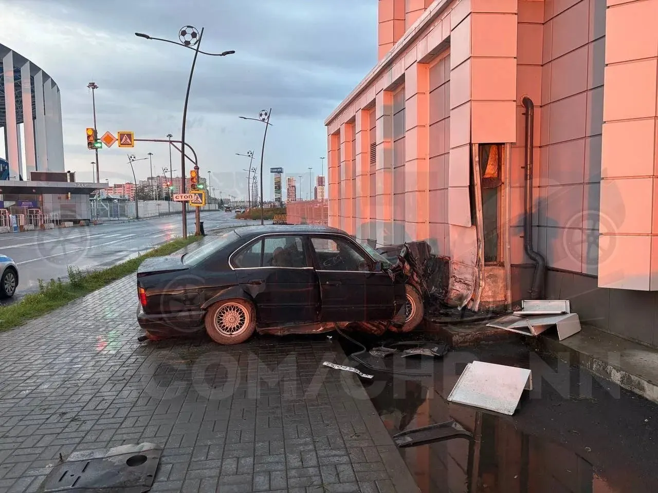 Ночное ДТП у насосной станции: водитель без прав и несовершеннолетний пассажир пострадали; их госпитализировали.