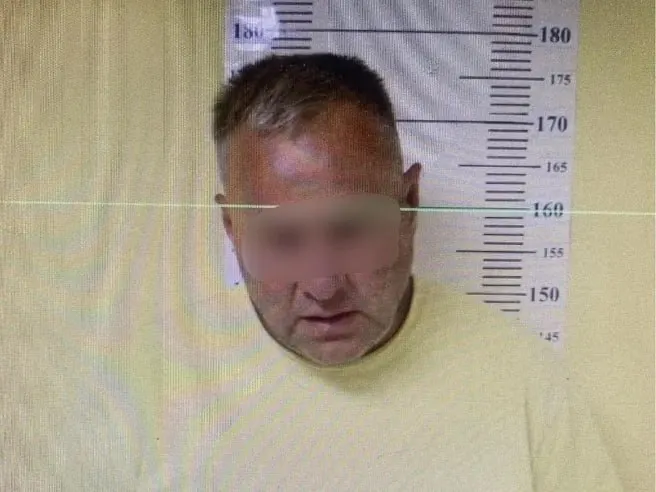Житель Екатеринбурга устроил шум в кафе аэропорта перед вылетом в Сочи и был задержан за мелкое хулиганство.