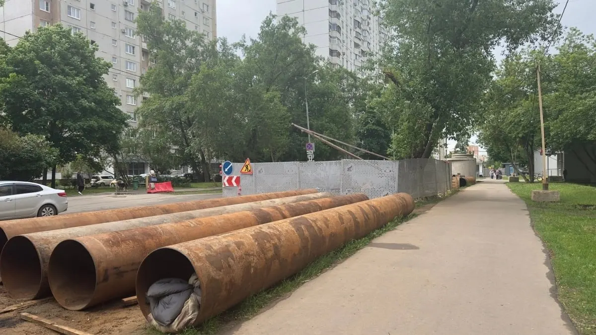 Двое подростков похитили 800 кг металлолома в Кирове и получили около 18 тысяч рублей за сдачу лома; по факту возбуждено уголовное дело по статье 158 УК РФ.