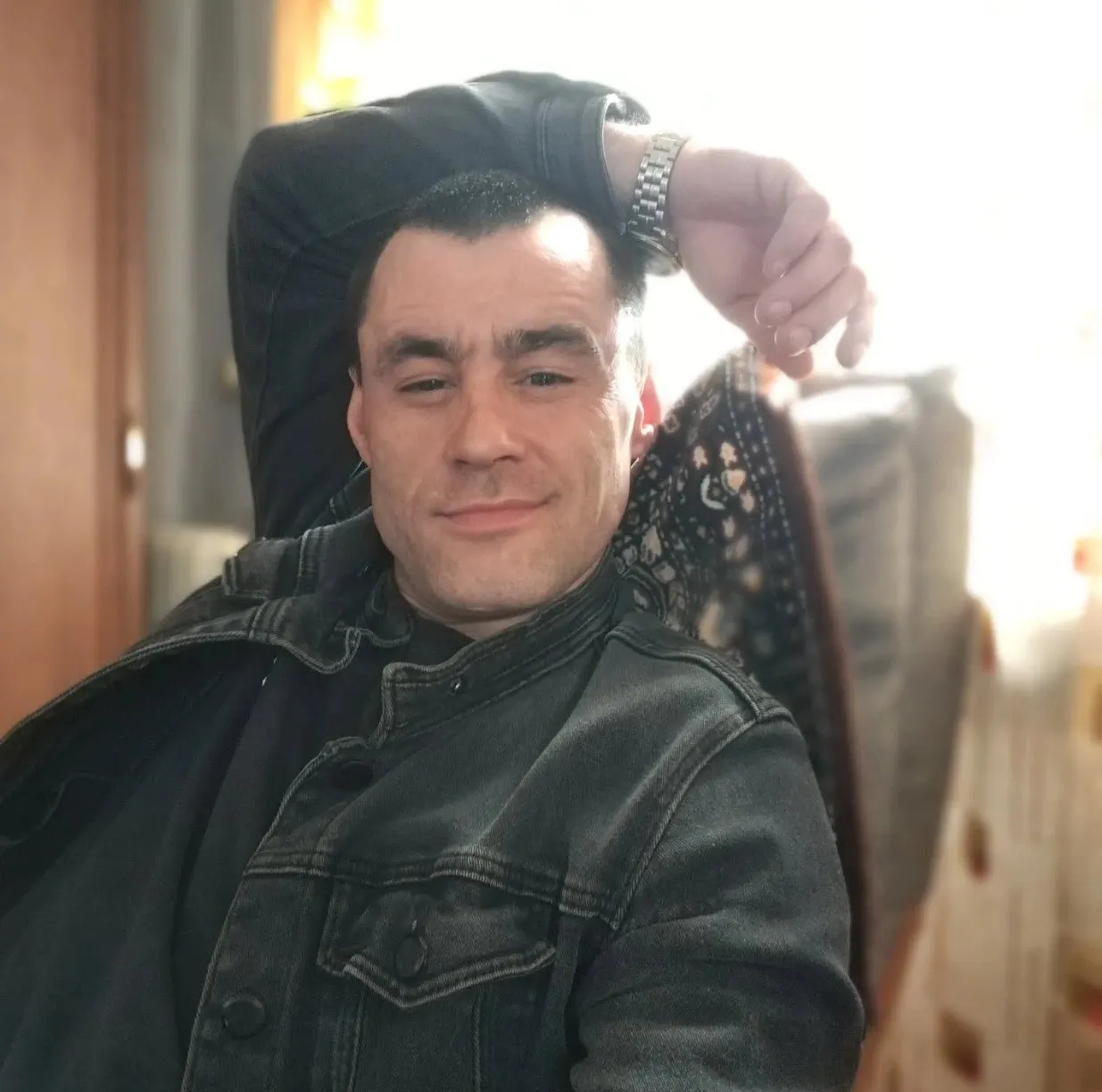 Житель поселка Волчанец утверждает, что находится в психиатрическом учреждении против своей воли и сталкивается с ограничениями контактов с адвокатом и родственниками.