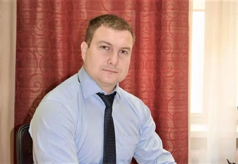 По делу о превышении полномочий, связанном с капремонтом школ в Херсонской области, следствие оценивает ущерб бюджету в 146 млн рублей; материалы охватывают период руководства ГУСКК в Краснодарском крае.