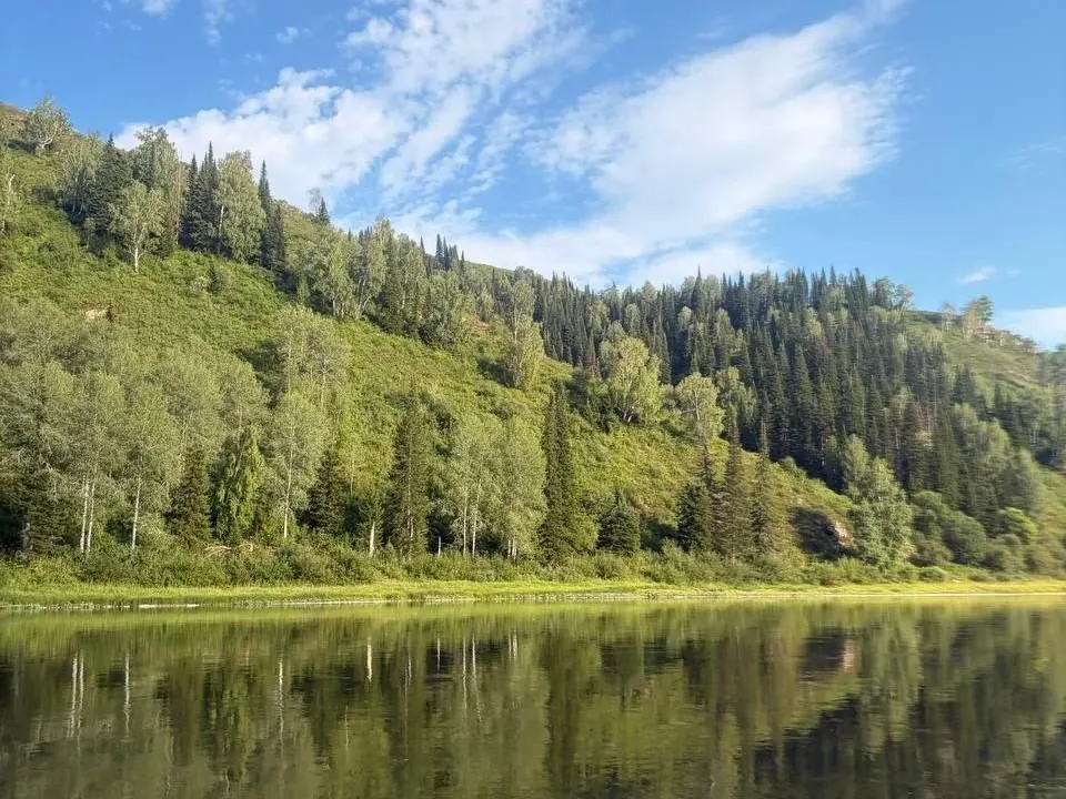 Нетипичная поездка вдоль горной реки обернулась встречей с силой стихии и проверкой автономности автодома на солнечных батареях.