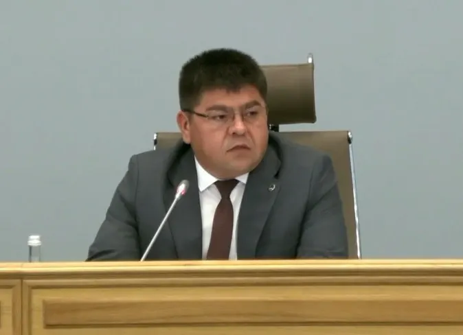 Инициатива предусматривает дать бизнесу время привести киоски в порядок; за период 2022–2025 годов в городе ликвидировали около тысячи нелегальных объектов, 325 — за прошлый год.