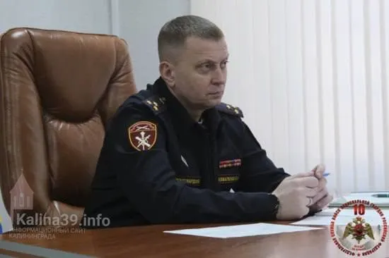 Полковник Денис Коваленко официально вступил в должность начальника управления Росгвардии по Калининградской области; ранее он возглавлял подразделения в Мурманской области и руководил охраной атомного ледокольного флота.