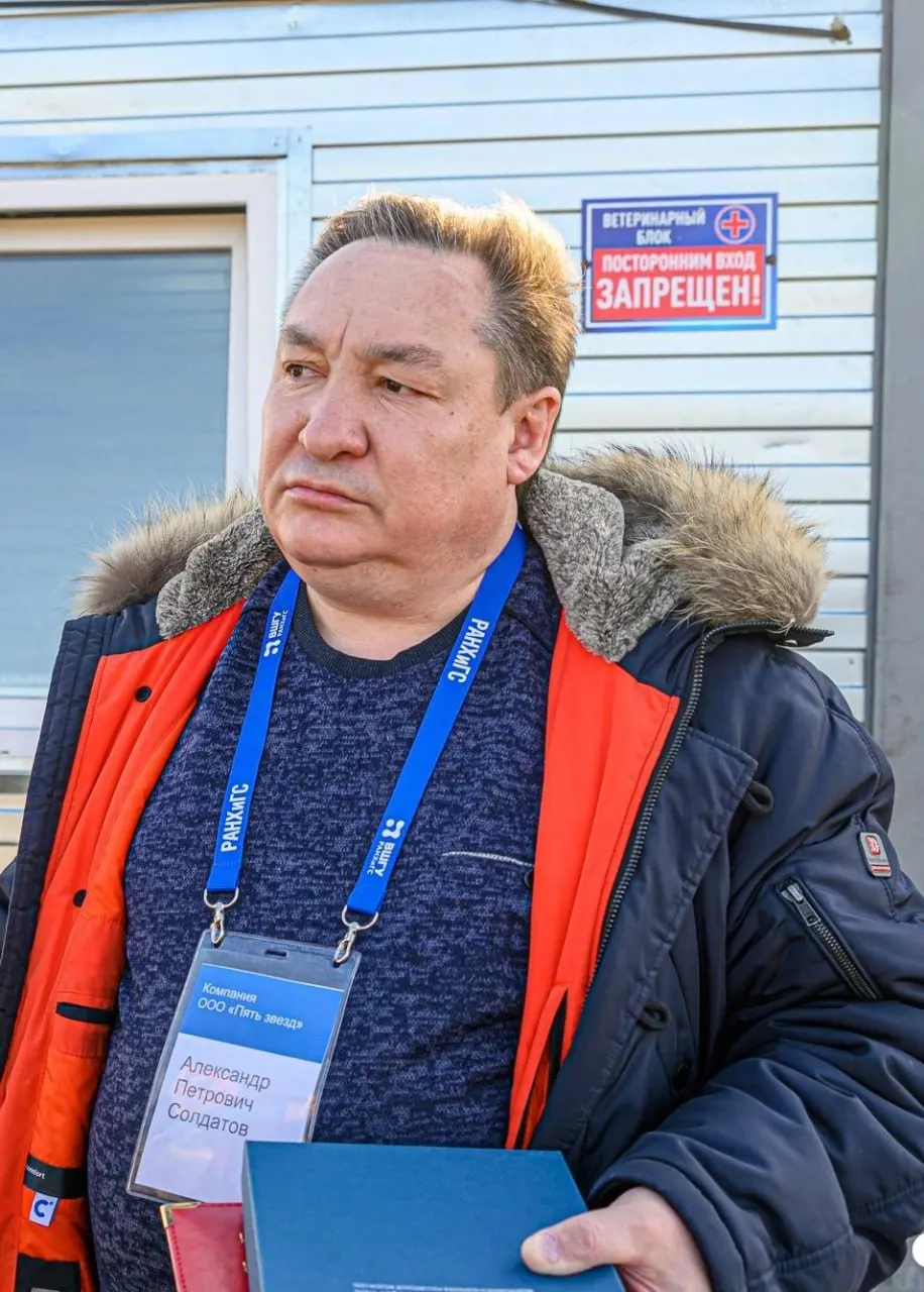 Заместителю генерального директора Читинского предприятия по отлову бездомных собак продлили домашний арест еще на полгода — до января 2027 года. По делу ему предъявлены обвинения по четырём статьям, включая мошенничество, жестокое обращение с животными и незаконное получение бюджетных средств.
