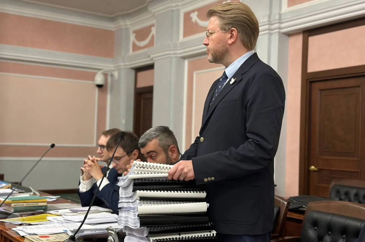 Прокурор указал на нарушения авторских прав при использовании текста песни, что стало ключевым аргументом к снятию партии с выборов.