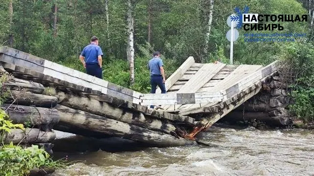 В селе Каракол обрушился один из трёх мостов через реку Элекмонар. Остаётся единственный переход под контролем властей; организуют временный объезд, решение по схеме обсудят 5 августа.