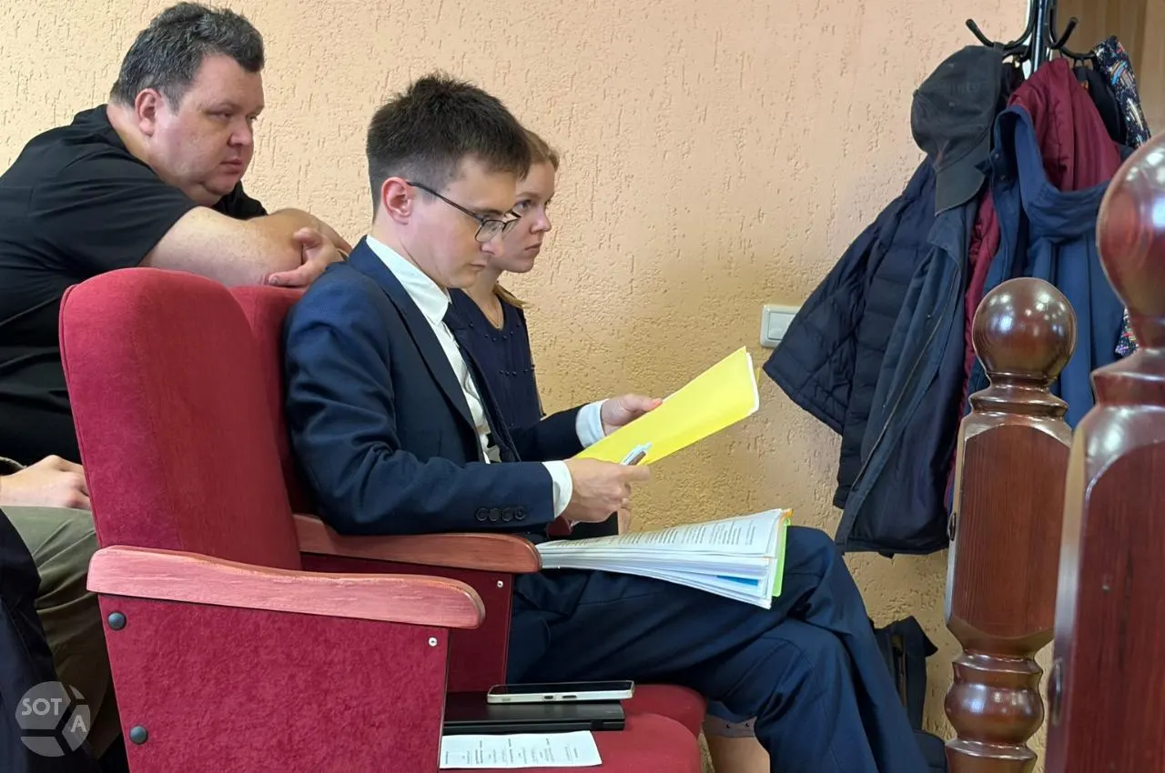 Суд принял решение снять список кандидатов с выборов по иску конкурента; разгорелся спор вокруг регистрации и дальнейших действий сторон.