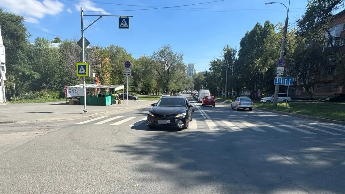 Девочка получила травмы и была доставлена в больницу после наезда автомобиля Toyota Camry.