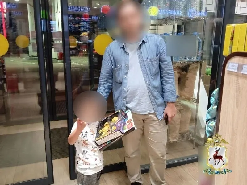 Полиция нашла мальчика спустя несколько часов и вернула его семье.