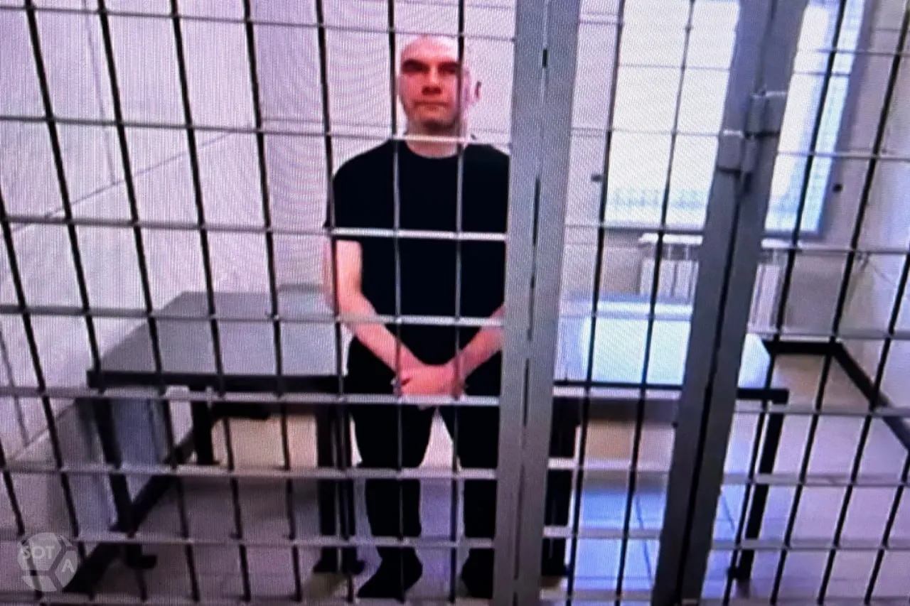 Суд апелляционной инстанции вынес решение по делу 46-летнего бойца полка «Азов»: 20 лет колонии за террористическую деятельность и участие в насильственных действиях против мирных граждан; защита просила смягчение, обвинение — обоснованность приговора.