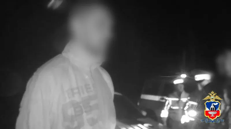 44-летний водитель задержан после остановки ДПС; в его автомобиле и в хозяйственной постройке обнаружили свыше килограмма марихуаны. Водителя арестовали на пять суток, возбуждено уголовное дело.